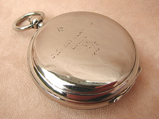 Top view of compass in closed position